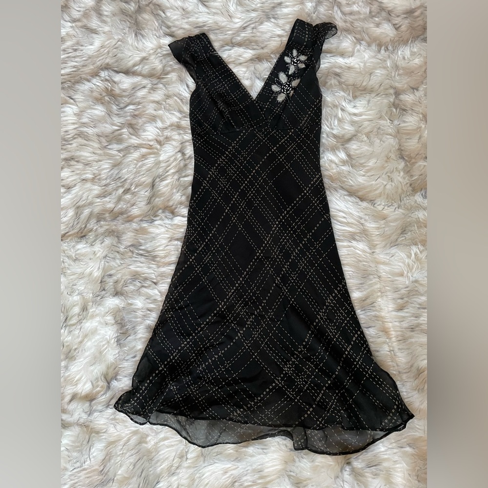 BCBGMAXAZRIA black embroidered pattern and flower midi deess